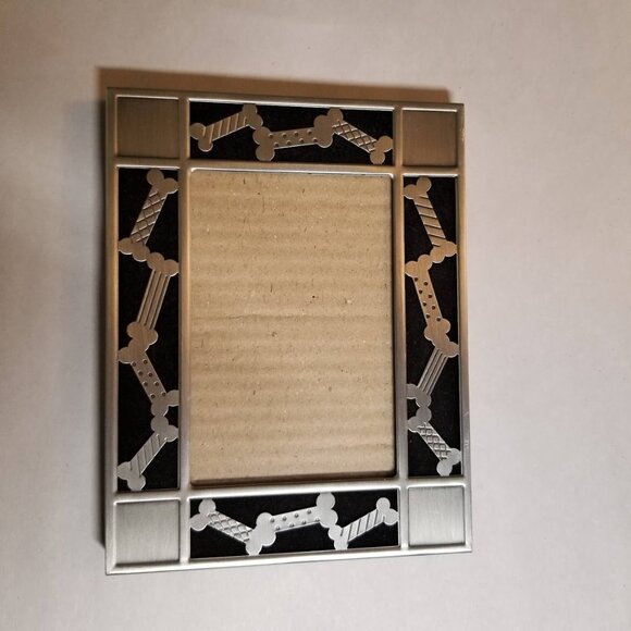 Dog Puppy Picture Frame, Silver Dog Bones on Black Velvet, For 3.5 x 5 Photo's - Picture 5 of 5